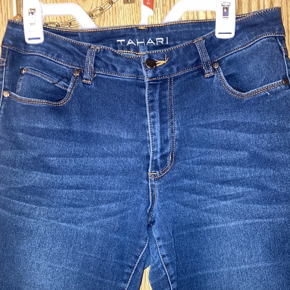 TAHARI Jeans 👖 - Picture 5 of 7